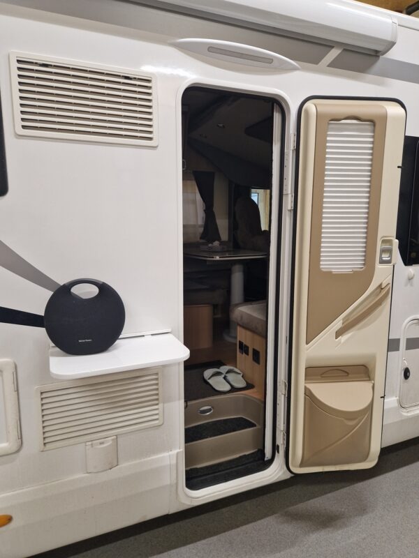 Mclouis NEVIS LUX | CamperHome - matkaauto rent Tartus